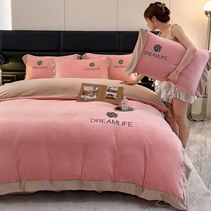 91家纺网 家纺一手货源 找家纺 （总）KA2025H款刺绣牛奶绒法莱绒轻奢风四件套直播爆款