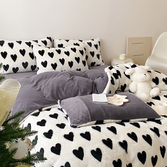 91家纺网 家纺一手货源 找家纺 潘朵拉 2023新款秋冬ins韩风专版印花保暖兔兔毛绒四件套 与你（灰）