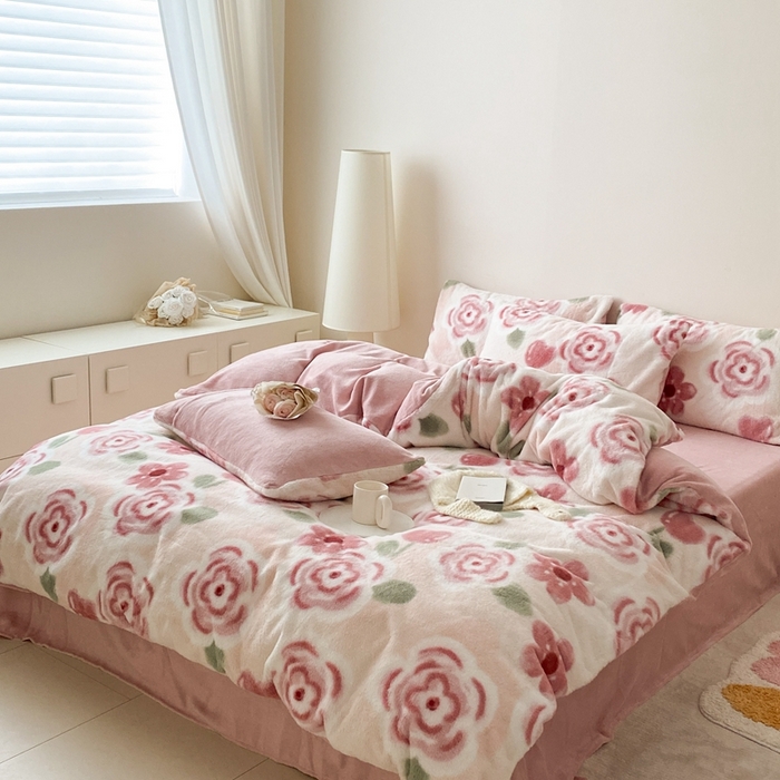 91家纺网 家纺一手货源 找家纺 潘朵拉 2023新款秋冬ins韩风专版印花保暖兔兔毛绒四件套 半眠