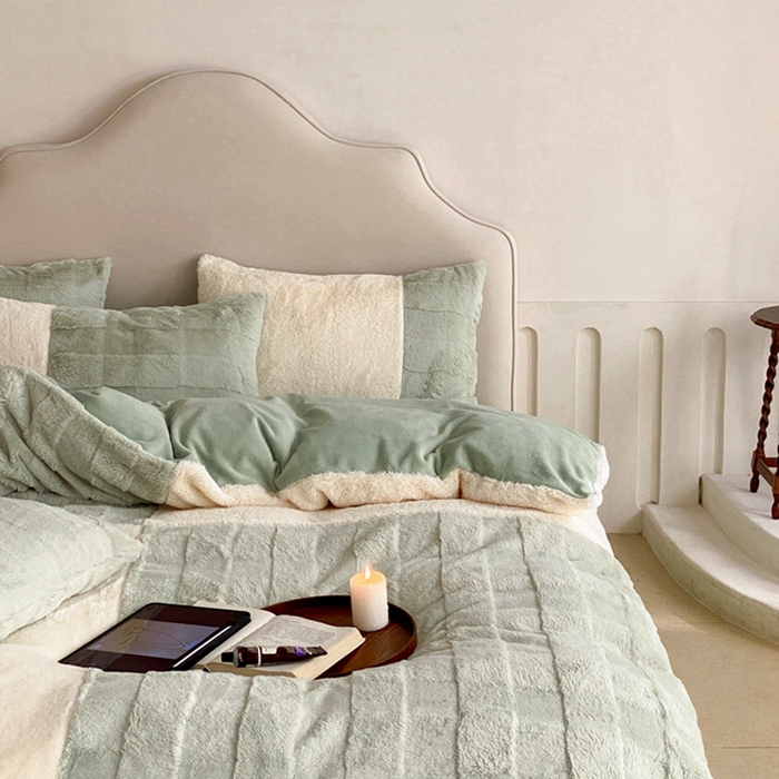 91家纺网 家纺一手货源 找家纺 （总）潘朵拉 2023新款兔毛四宫格极有家小红书风格拼色牛奶绒四件套