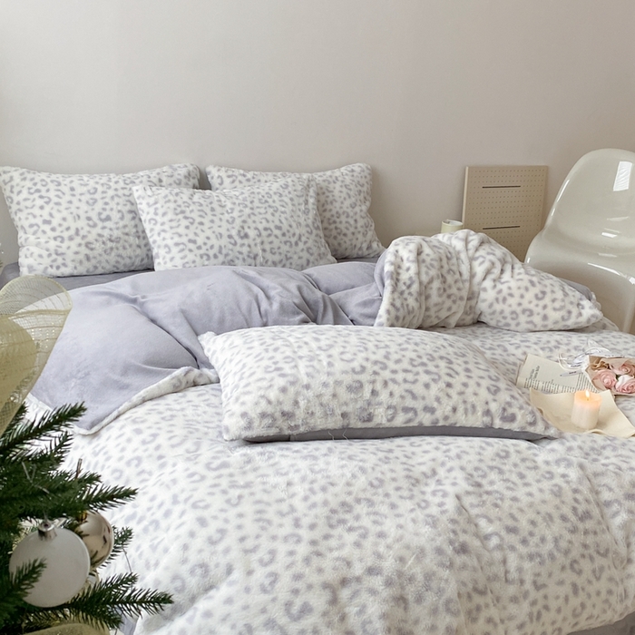 91家纺网 家纺一手货源 找家纺 潘朵拉 2023新款秋冬ins韩风专版印花保暖兔兔毛绒四件套 巴卡卡