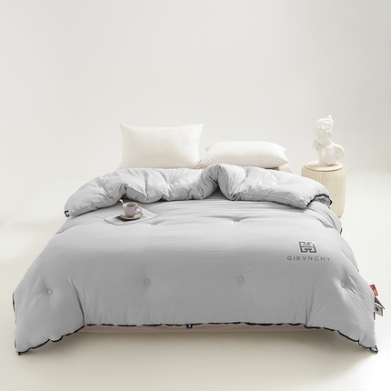 91家纺网 家纺一手货源 找家纺 2023新款暖芯碳素磨绒被 星灰