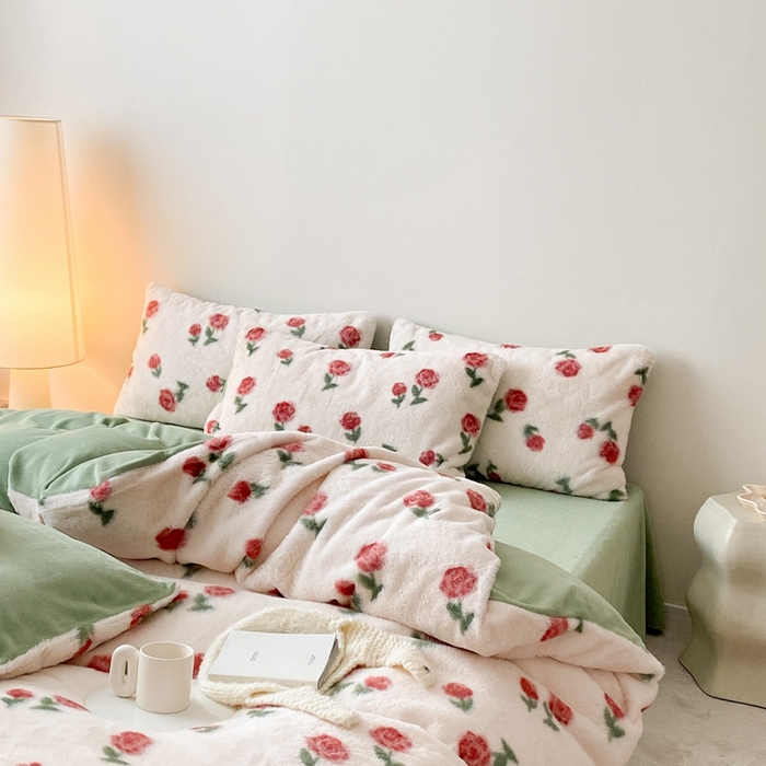 91家纺网 家纺一手货源 找家纺 潘朵拉 2023新款秋冬ins韩风专版印花保暖兔兔毛绒四件套 情话