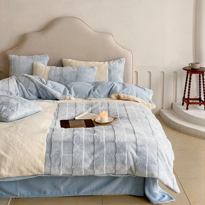 91家纺网 家纺一手货源 找家纺 潘朵拉 2023新款兔毛四宫格极有家小红书风格拼色牛奶绒四件套 梵希（蓝）