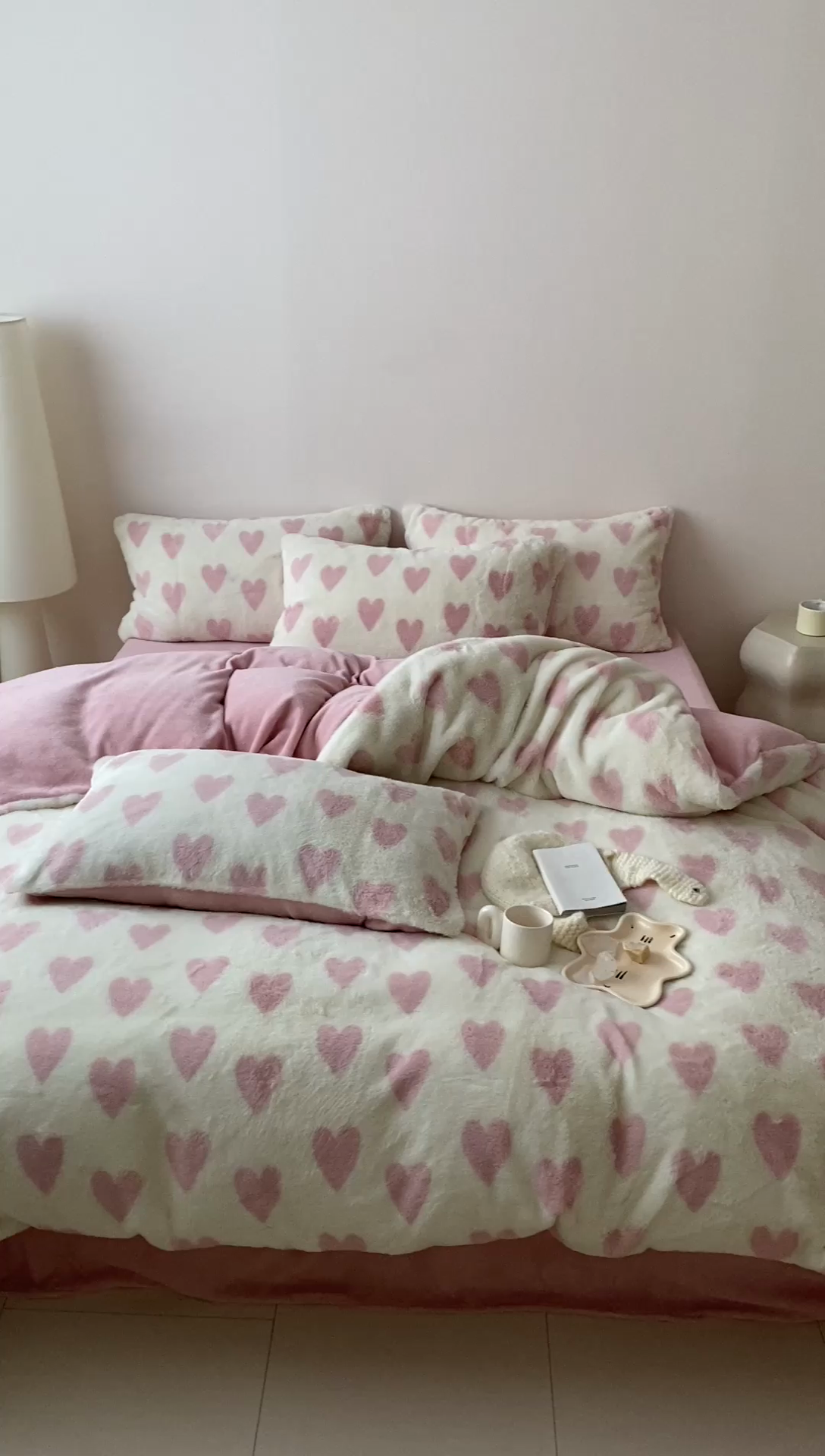 91家纺网 家纺一手货源 找家纺 潘朵拉 2023新款秋冬ins韩风专版印花保暖兔兔毛绒四件套 与你（粉）