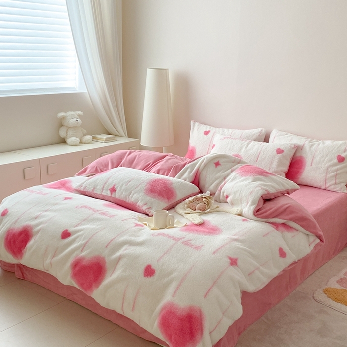 91家纺网 家纺一手货源 找家纺 潘朵拉 2023新款秋冬ins韩风专版印花保暖兔兔毛绒四件套 一梦繁星（火龙果色）