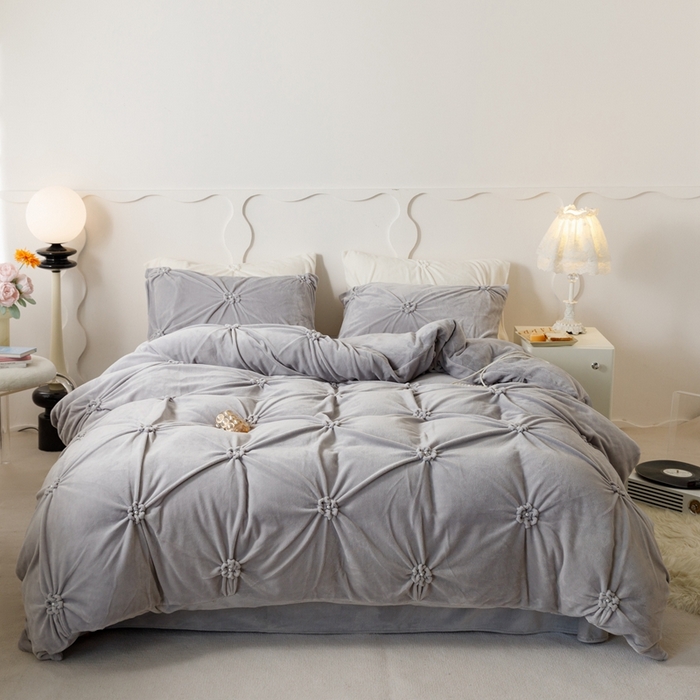 91家纺网 家纺一手货源 找家纺 金奇达家纺 2023新款【珍珠引力】240g云朵绒四件套 云朵绒迷灰灰