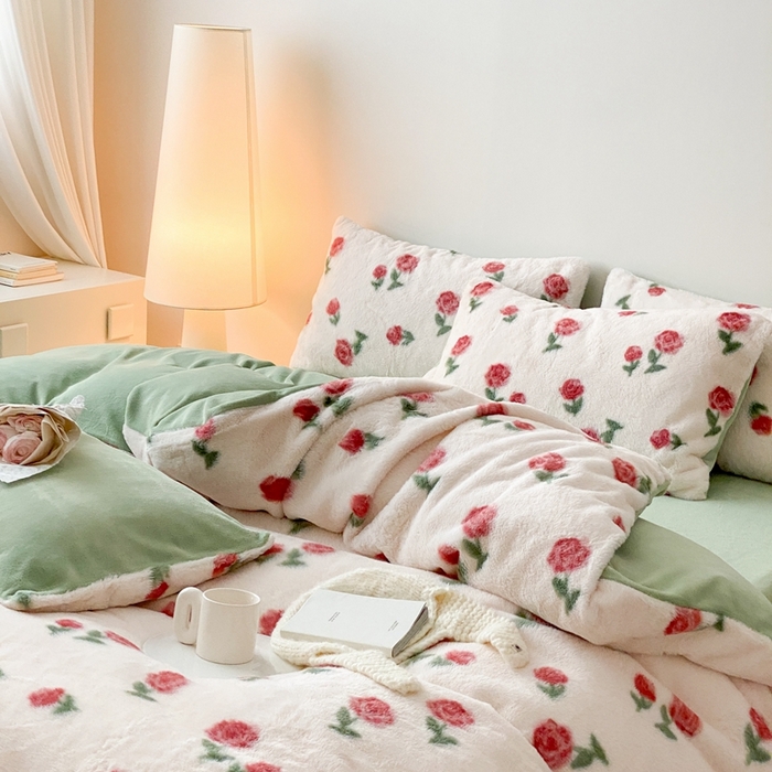 91家纺网 家纺一手货源 找家纺 潘朵拉 2023新款秋冬ins韩风专版印花保暖兔兔毛绒四件套 情话