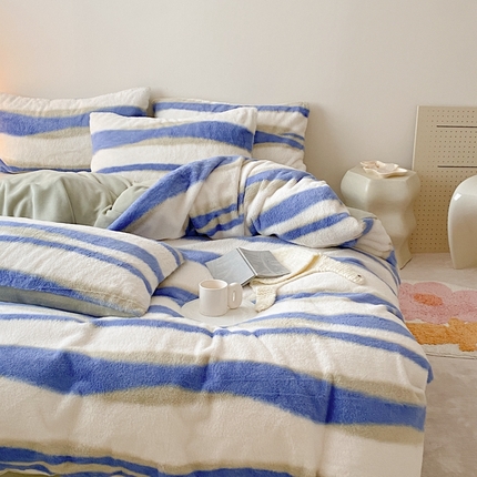 91家纺网 家纺一手货源 找家纺 潘朵拉 2023新款秋冬ins韩风专版印花保暖兔兔毛绒四件套 清欢（蓝）