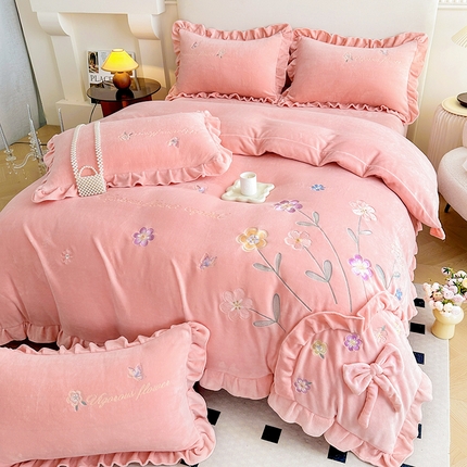 91家纺网 家纺一手货源 找家纺 （总）可以家居 2023新款牛奶绒绣花花边款四件套心花怒放