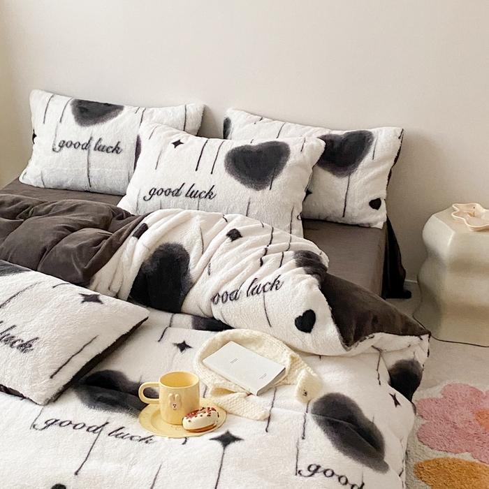 91家纺网 家纺一手货源 找家纺 潘朵拉 2023新款秋冬ins韩风专版印花保暖兔兔毛绒四件套 一梦繁星（灰）