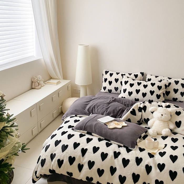 91家纺网 家纺一手货源 找家纺 潘朵拉 2023新款秋冬ins韩风专版印花保暖兔兔毛绒四件套 与你（灰）