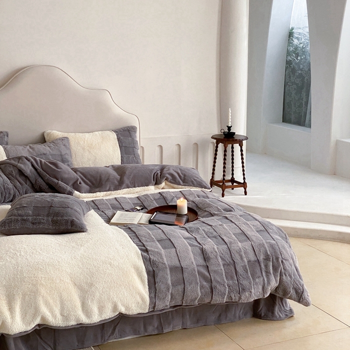 91家纺网 家纺一手货源 找家纺 潘朵拉 2023新款兔毛四宫格极有家小红书风格拼色牛奶绒四件套 梵希（灰）
