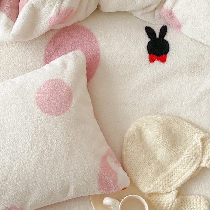 91家纺网 家纺一手货源 找家纺 潘朵拉 2023新款秋冬ins韩风专版印花保暖兔兔毛绒四件套 小桃兔兔（粉）