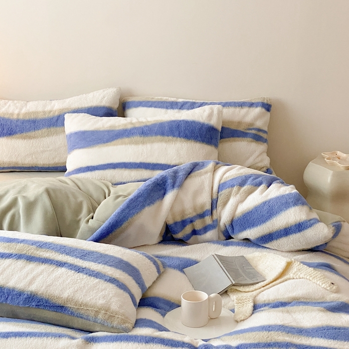 91家纺网 家纺一手货源 找家纺 潘朵拉 2023新款秋冬ins韩风专版印花保暖兔兔毛绒四件套 清欢（蓝）