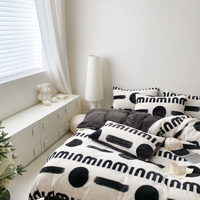 91家纺网 家纺一手货源 找家纺 潘朵拉 2023新款秋冬ins韩风专版印花保暖兔兔毛绒四件套 思恋（黑灰）