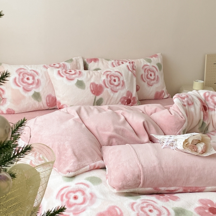 91家纺网 家纺一手货源 找家纺 潘朵拉 2023新款秋冬ins韩风专版印花保暖兔兔毛绒四件套 半眠