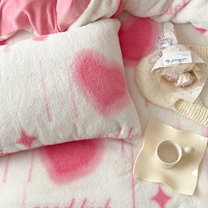 91家纺网 家纺一手货源 找家纺 潘朵拉 2023新款秋冬ins韩风专版印花保暖兔兔毛绒四件套 一梦繁星（火龙果色）