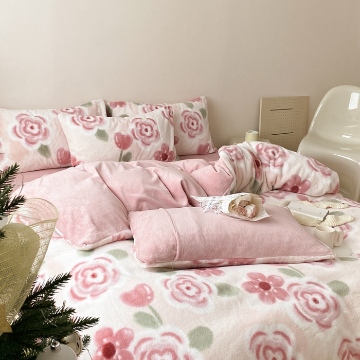 91家纺网 家纺一手货源 找家纺 潘朵拉 2023新款秋冬ins韩风专版印花保暖兔兔毛绒四件套 半眠