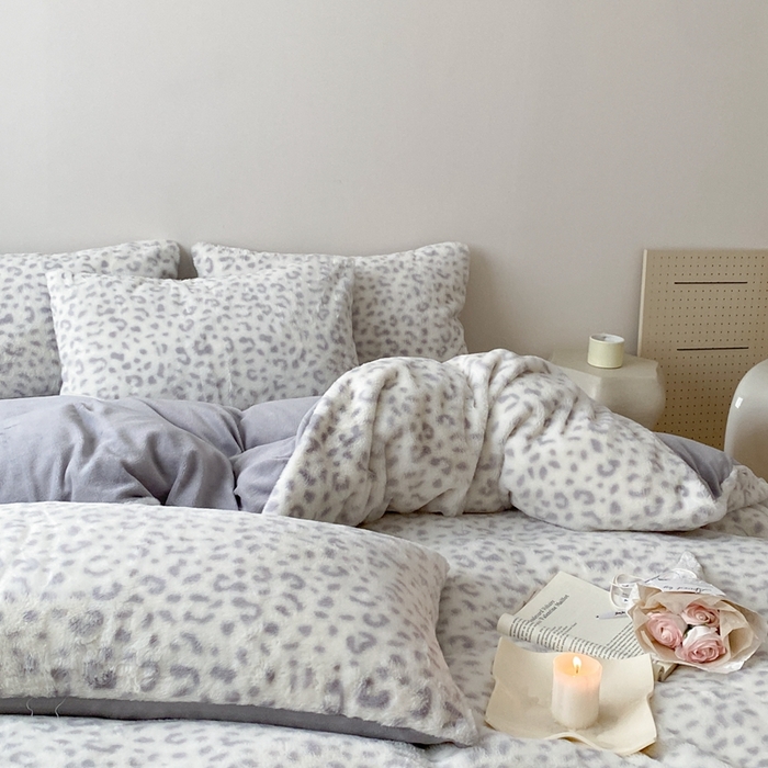 91家纺网 家纺一手货源 找家纺 潘朵拉 2023新款秋冬ins韩风专版印花保暖兔兔毛绒四件套 巴卡卡