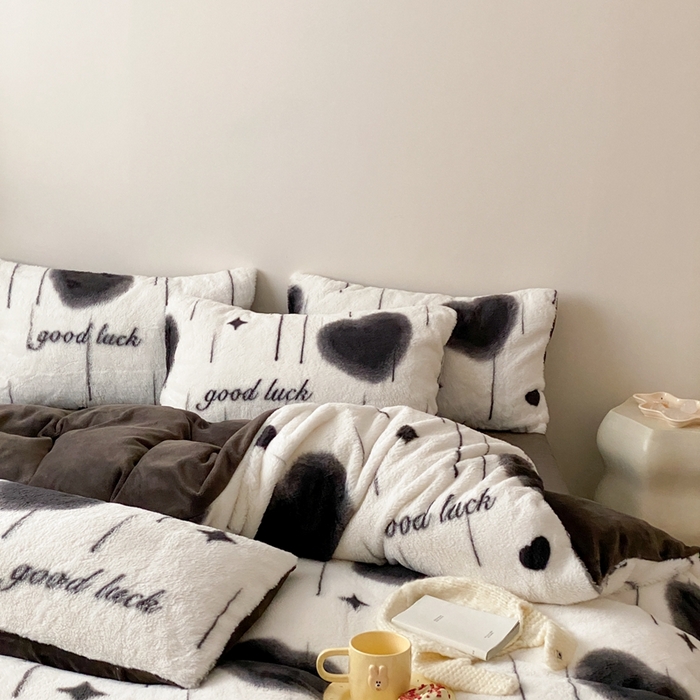 91家纺网 家纺一手货源 找家纺 潘朵拉 2023新款秋冬ins韩风专版印花保暖兔兔毛绒四件套 一梦繁星（灰）