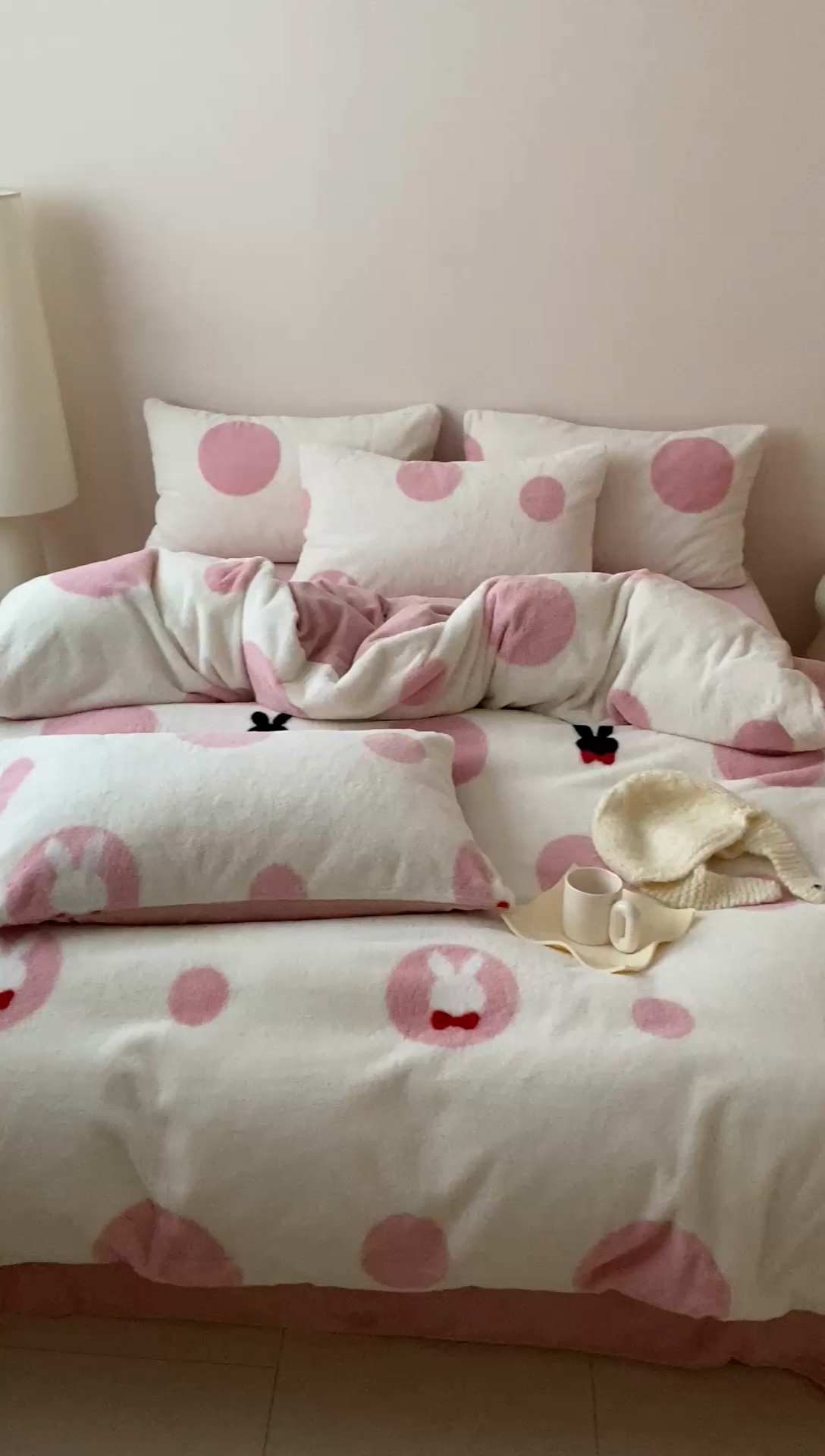 91家纺网 家纺一手货源 找家纺 潘朵拉 2023新款秋冬ins韩风专版印花保暖兔兔毛绒四件套 小桃兔兔（粉）