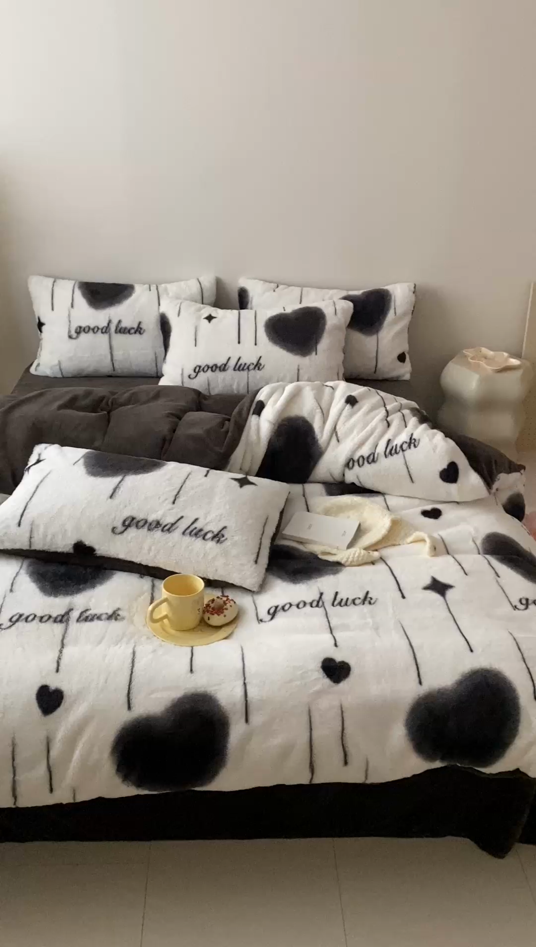 91家纺网 家纺一手货源 找家纺 潘朵拉 2023新款秋冬ins韩风专版印花保暖兔兔毛绒四件套 一梦繁星（灰）