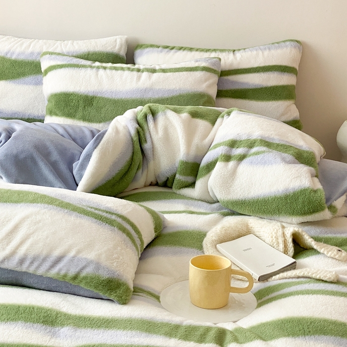 91家纺网 家纺一手货源 找家纺 潘朵拉 2023新款秋冬ins韩风专版印花保暖兔兔毛绒四件套 清欢（绿）