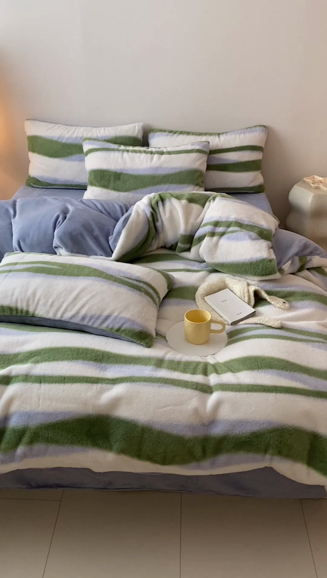 91家纺网 家纺一手货源 找家纺 潘朵拉 2023新款秋冬ins韩风专版印花保暖兔兔毛绒四件套 清欢（绿）