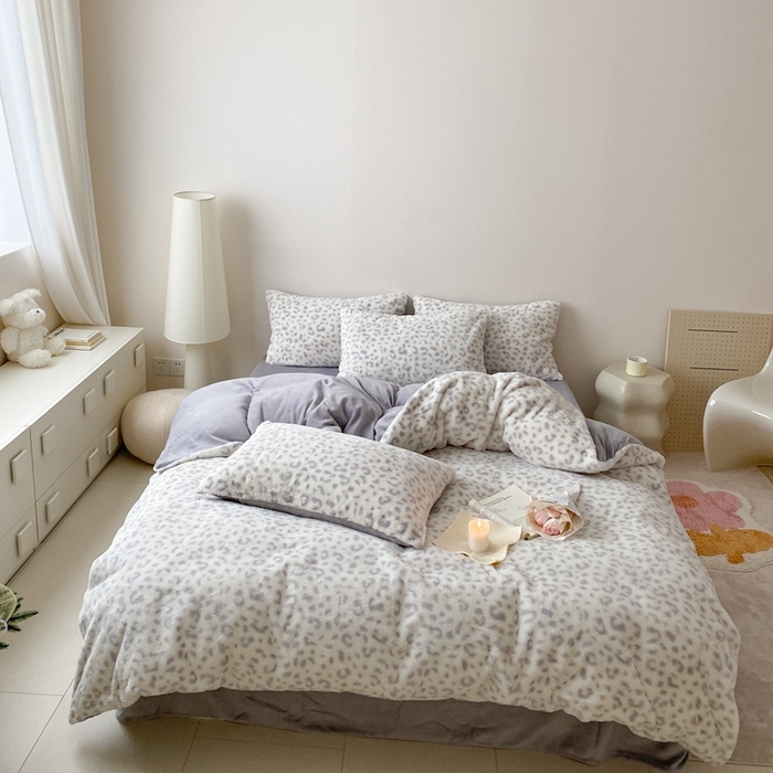 91家纺网 家纺一手货源 找家纺 潘朵拉 2023新款秋冬ins韩风专版印花保暖兔兔毛绒四件套 巴卡卡