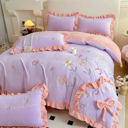 91家纺网 家纺一手货源 找家纺 （总）可以家居 2023新款牛奶绒绣花花边款四件套心花怒放