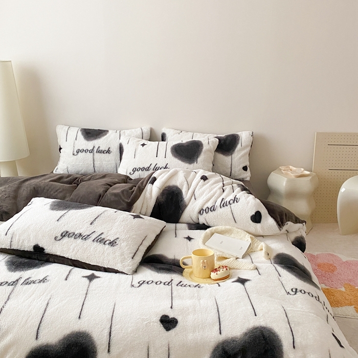 91家纺网 家纺一手货源 找家纺 潘朵拉 2023新款秋冬ins韩风专版印花保暖兔兔毛绒四件套 一梦繁星（灰）