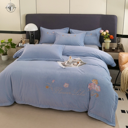 91家纺网 家纺一手货源 找家纺 （总）银石 2023新款高克重婴儿绒宝宝绒轻奢绣花四件套 倾城