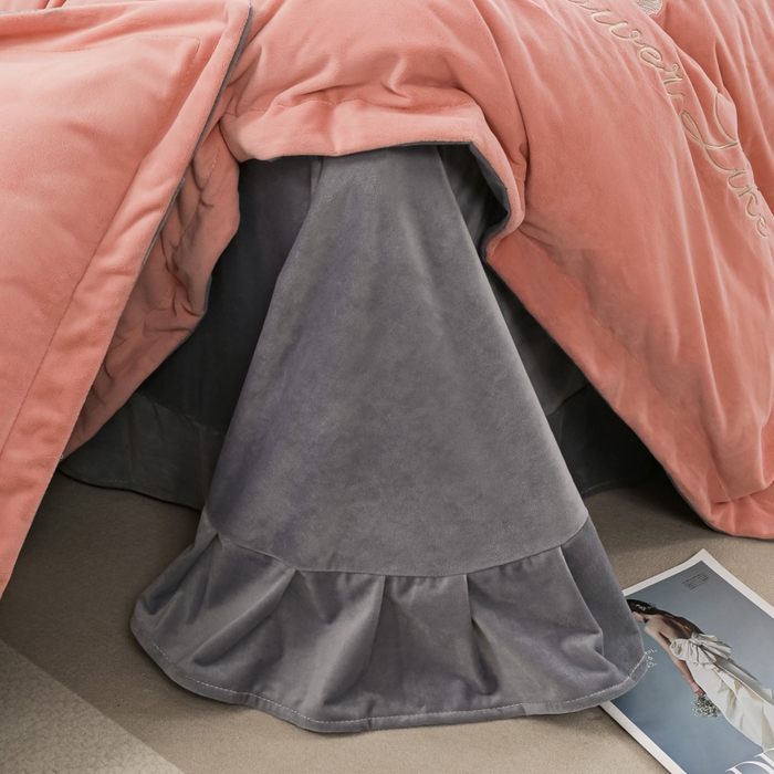 91家纺网 家纺一手货源 找家纺 银石 2023新款高克重婴儿绒宝宝绒轻奢绣花四件套 倾城 倾城（粉）