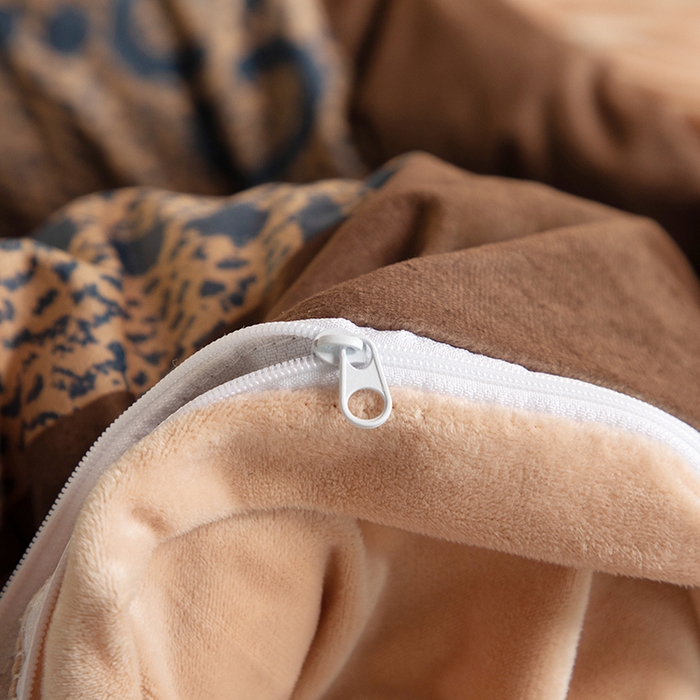 91家纺网 家纺一手货源 找家纺 色鬼 2023新款网红款潮牌婴儿绒宝宝绒印花牛奶绒四件套 经典咖