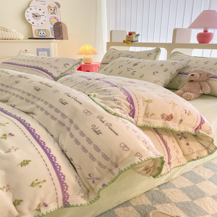 91家纺网 家纺一手货源 找家纺 安哆啦家纺 2024新款牛奶绒三角针四件套 蕾丝兔