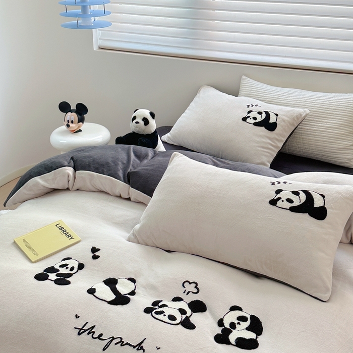 91家纺网 家纺一手货源 找家纺 星期八 2023新款牛奶绒毛巾绣四件套 熊猫