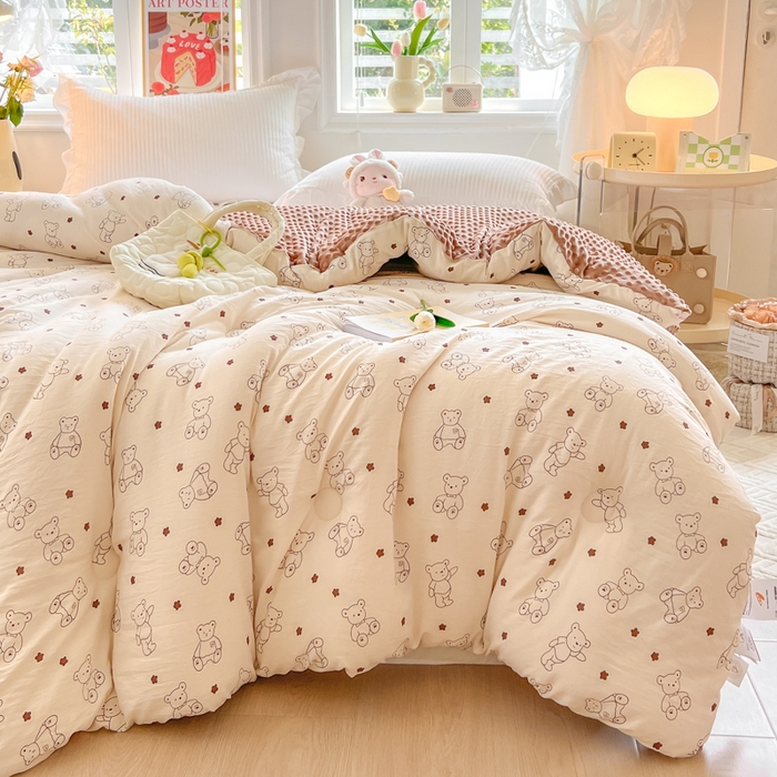 91家纺网 家纺一手货源 找家纺 居易简 2025新款水洗棉双层纱豆豆被 小熊院长