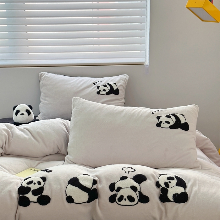 91家纺网 家纺一手货源 找家纺 星期八 2023新款牛奶绒毛巾绣四件套 熊猫