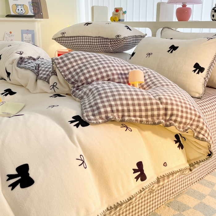 91家纺网 家纺一手货源 找家纺 安哆啦家纺 2024新款牛奶绒三角针四件套 小蝴蝶结