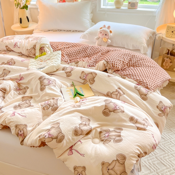 91家纺网 家纺一手货源 找家纺 居易简 2025新款水洗棉双层纱豆豆被 童话小熊