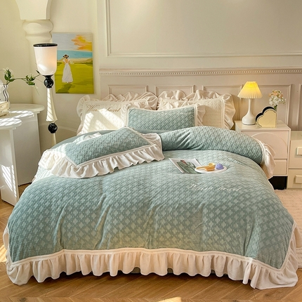 91家纺网 家纺一手货源 找家纺 （总）七七家纺 2025新款雕花牛奶绒格蕾丝四件套