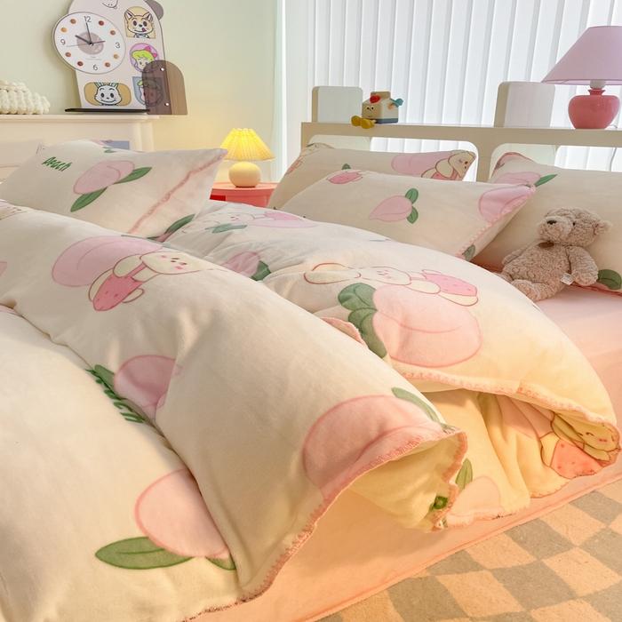 91家纺网 家纺一手货源 找家纺 安哆啦家纺 2024新款牛奶绒三角针四件套 桃桃兔兔