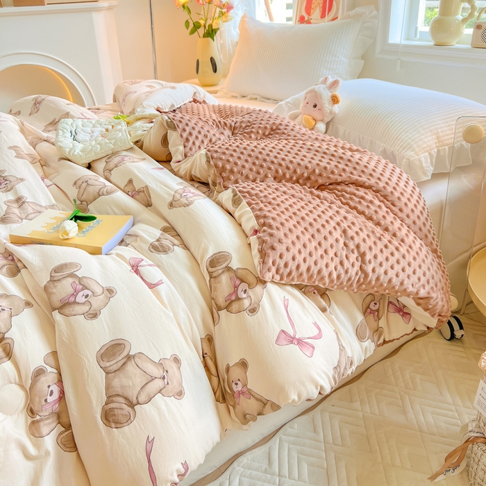 91家纺网 家纺一手货源 找家纺 居易简 2025新款水洗棉双层纱豆豆被 童话小熊