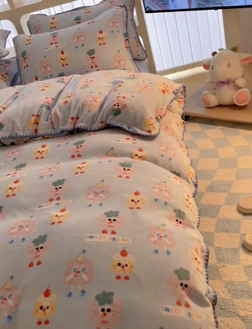 91家纺网 家纺一手货源 找家纺 安哆啦家纺 2024新款牛奶绒三角针四件套 奶酪芝士