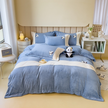 91家纺网 家纺一手货源 找家纺 （总）麻依 2023新款欧棉绒四件套熊猫花花加厚加密牛奶绒