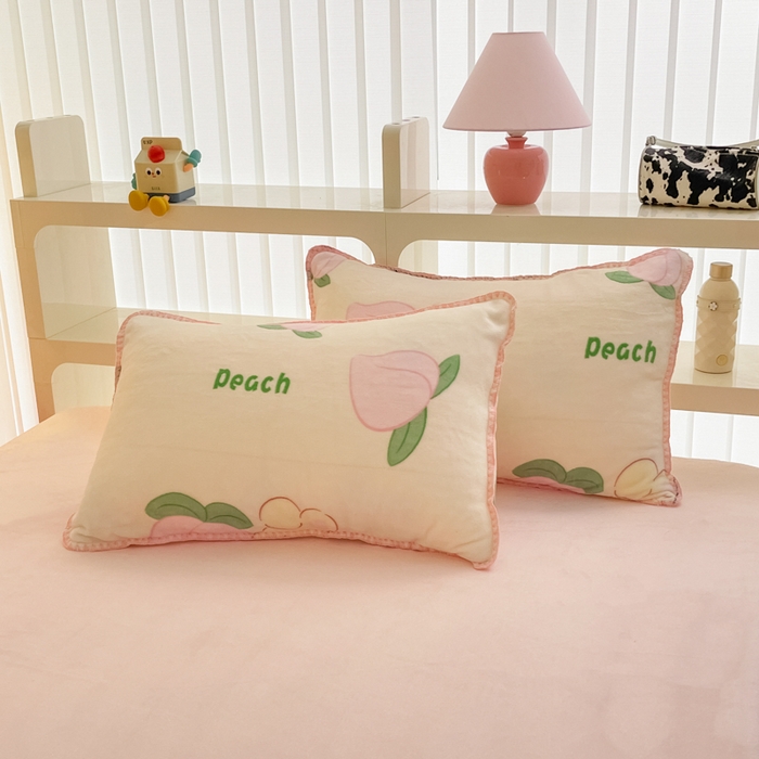 91家纺网 家纺一手货源 找家纺 安哆啦家纺 2024新款牛奶绒三角针四件套 桃桃兔兔