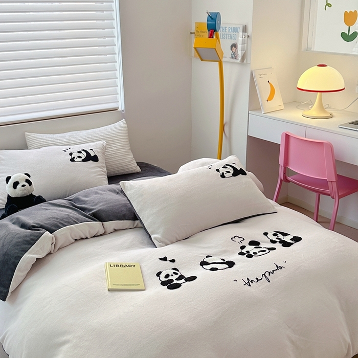 91家纺网 家纺一手货源 找家纺 星期八 2023新款牛奶绒毛巾绣四件套 熊猫