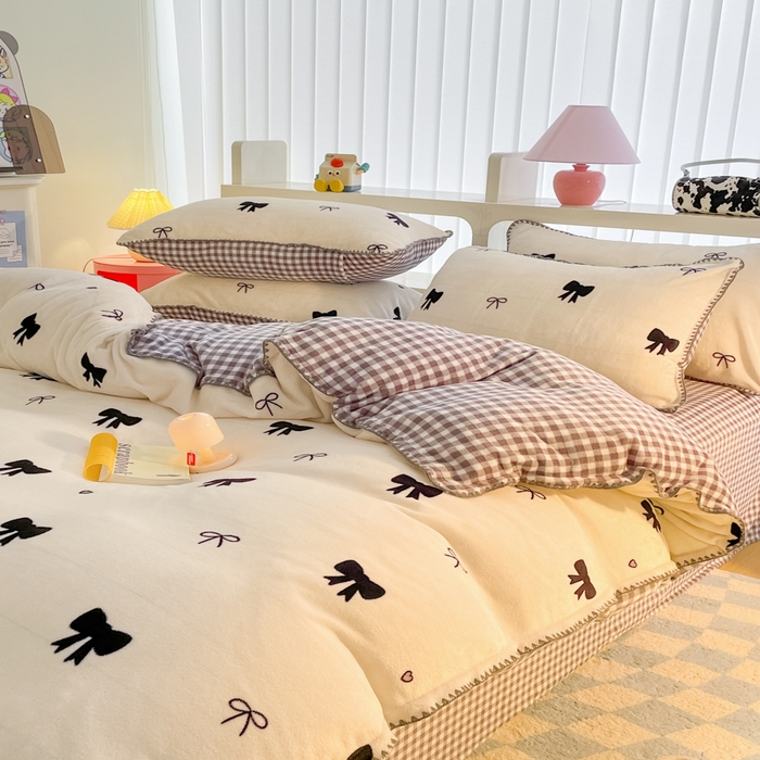 91家纺网 家纺一手货源 找家纺 安哆啦家纺 2024新款牛奶绒三角针四件套 小蝴蝶结