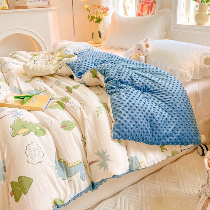 91家纺网 家纺一手货源 找家纺 居易简 2025新款水洗棉双层纱豆豆被 恐龙星球